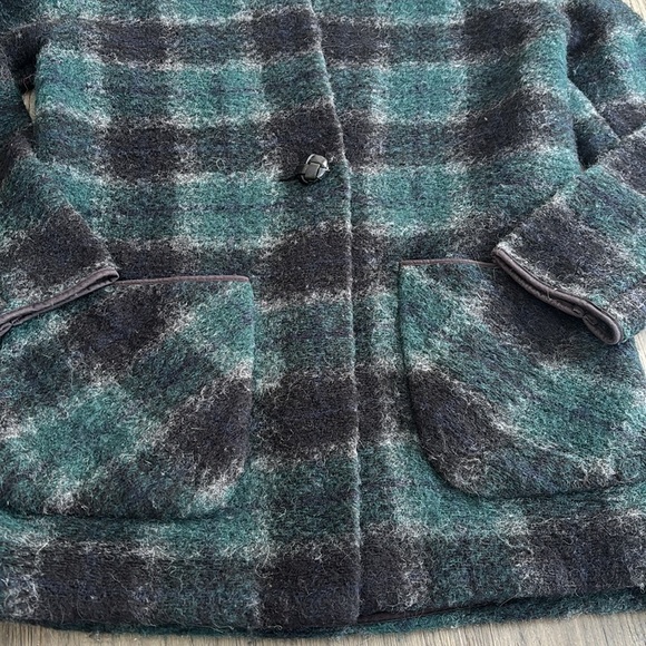 Wilfred Free | Aritzia wool blend off duty jacket green and black plaid - Picture 3 of 14